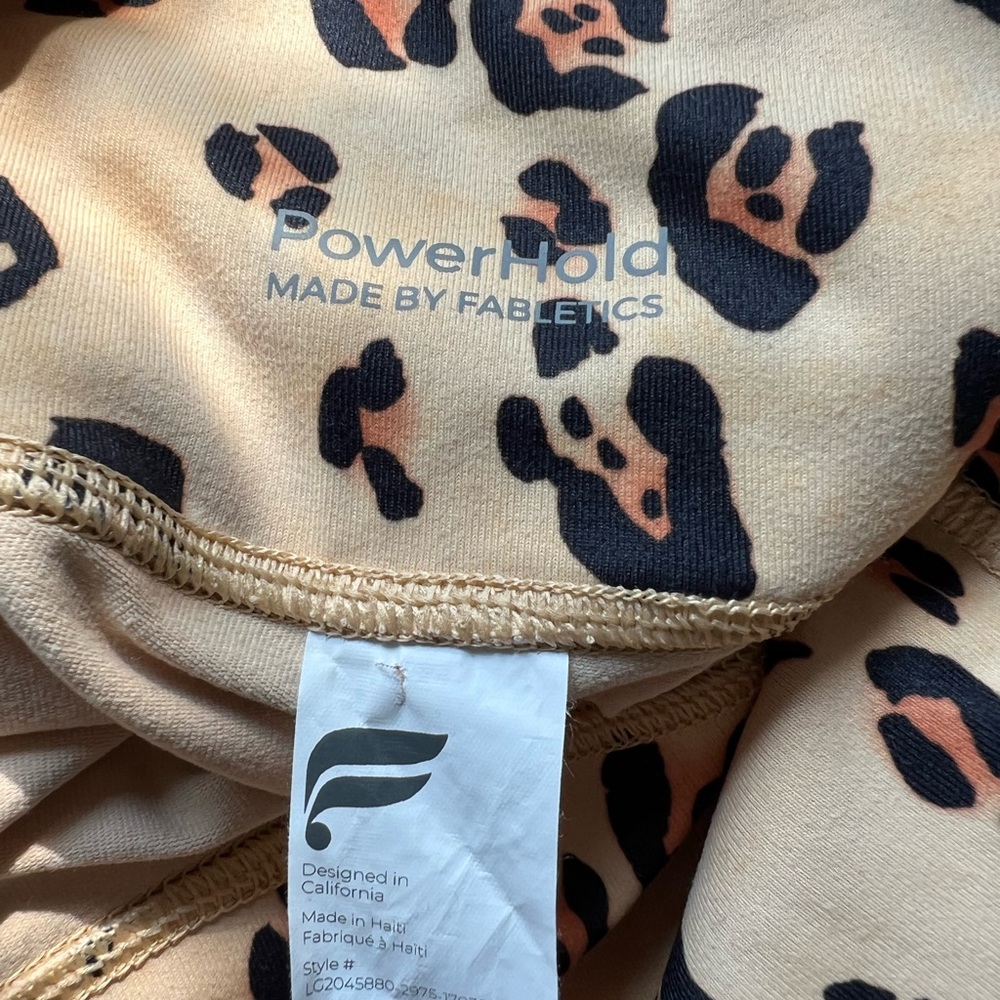 Fabletics Leopard Set - Picture 6 of 7